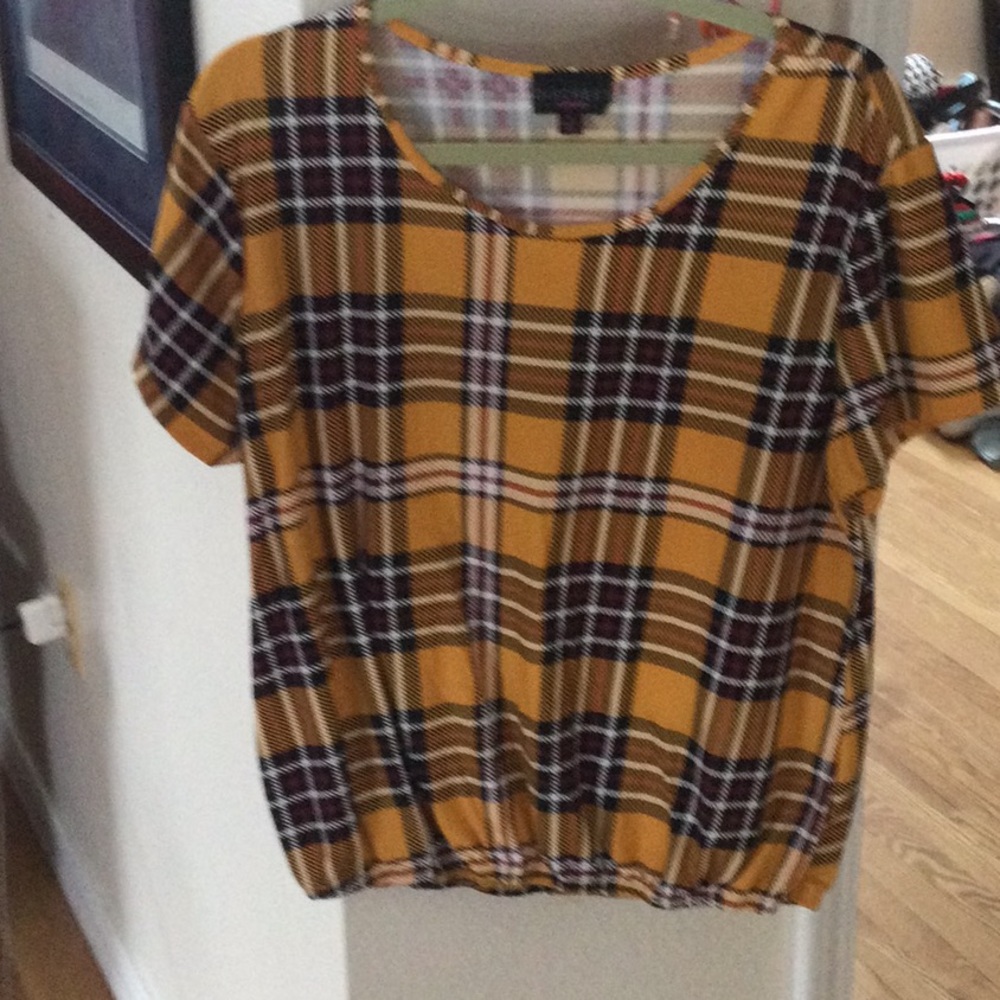 Like new, Plaid casual top.